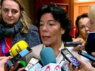 La Ministra de Educación propone un "bachillerato de tres años" para los alumnos que suspendan La Ministra de Educación propone un "bachillerato de tres años" para los alumnos que suspendan