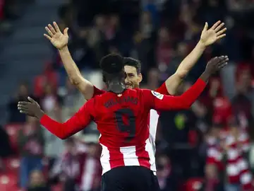 Aduriz y William celebran un gol Aduriz y William celebran un gol