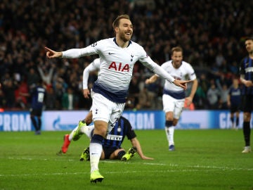 Eriksen celebra su gol con el Tottenham 