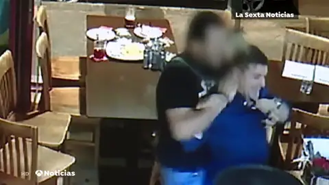 Así fue la pelea del 'Rey del cachopo' y su novia en un bar y los destrozos que ambos ocasionaron Así fue la pelea del 'Rey del cachopo' y su novia en un bar y los destrozos que ambos ocasionaron