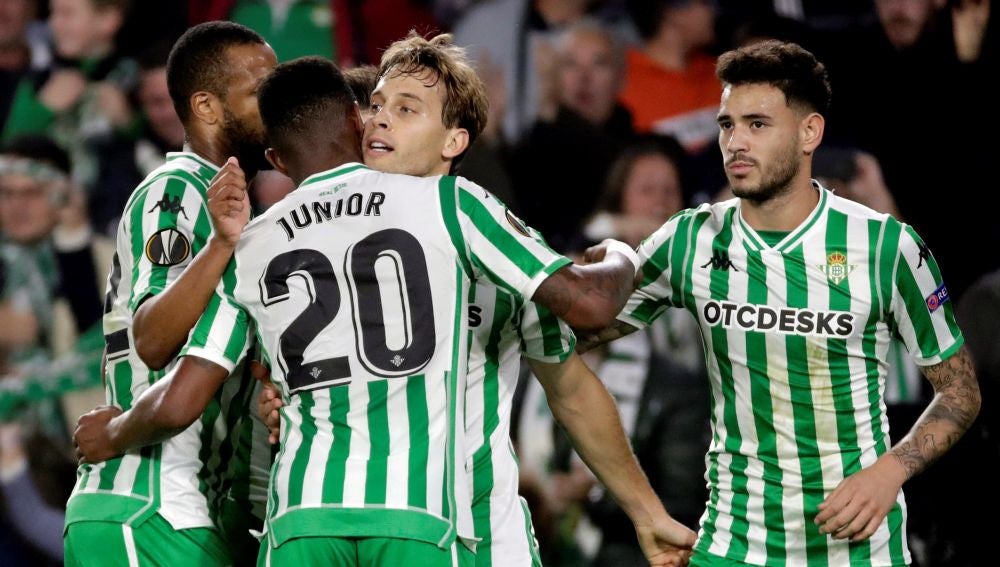 Canales celebra su gol ante el Olympiacos
