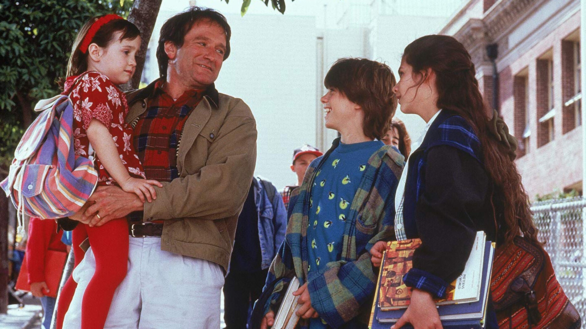 Robin Williams en 'Señora Doubtfire' junto a los actores que hicieron de sus hijos