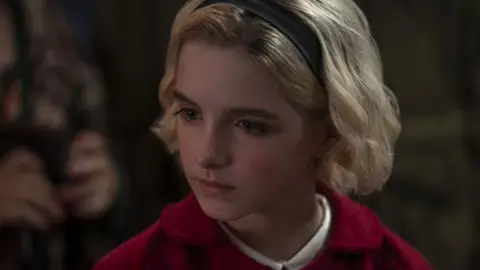 McKenna Grace interpretando a la versión infantil de 'Sabrina' McKenna Grace interpretando a la versión infantil de 'Sabrina'