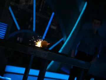 VÍDEO: Marron llena de luz 'El Hormiguero 3.0' con las bengalas invencibles VÍDEO: Marron llena de luz 'El Hormiguero 3.0' con las bengalas invencibles