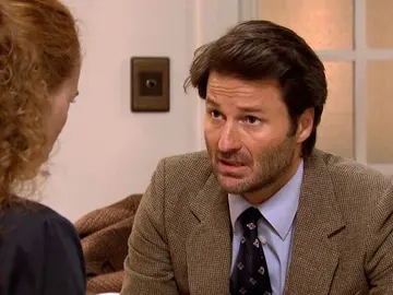 Gabriel le confiesa a Natalia sus miedos del pasado Gabriel le confiesa a Natalia sus miedos del pasado