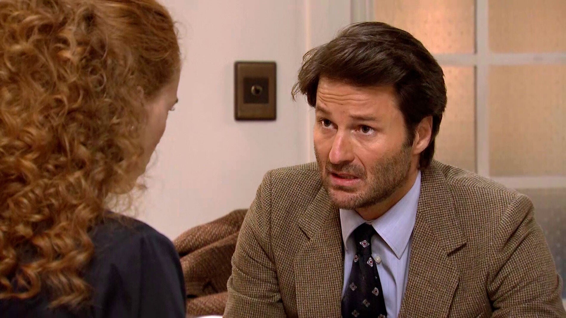 Gabriel le confiesa a Natalia sus miedos del pasado