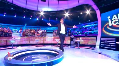 Arturo Valls cambia de traje en '¡Ahora Caigo!'