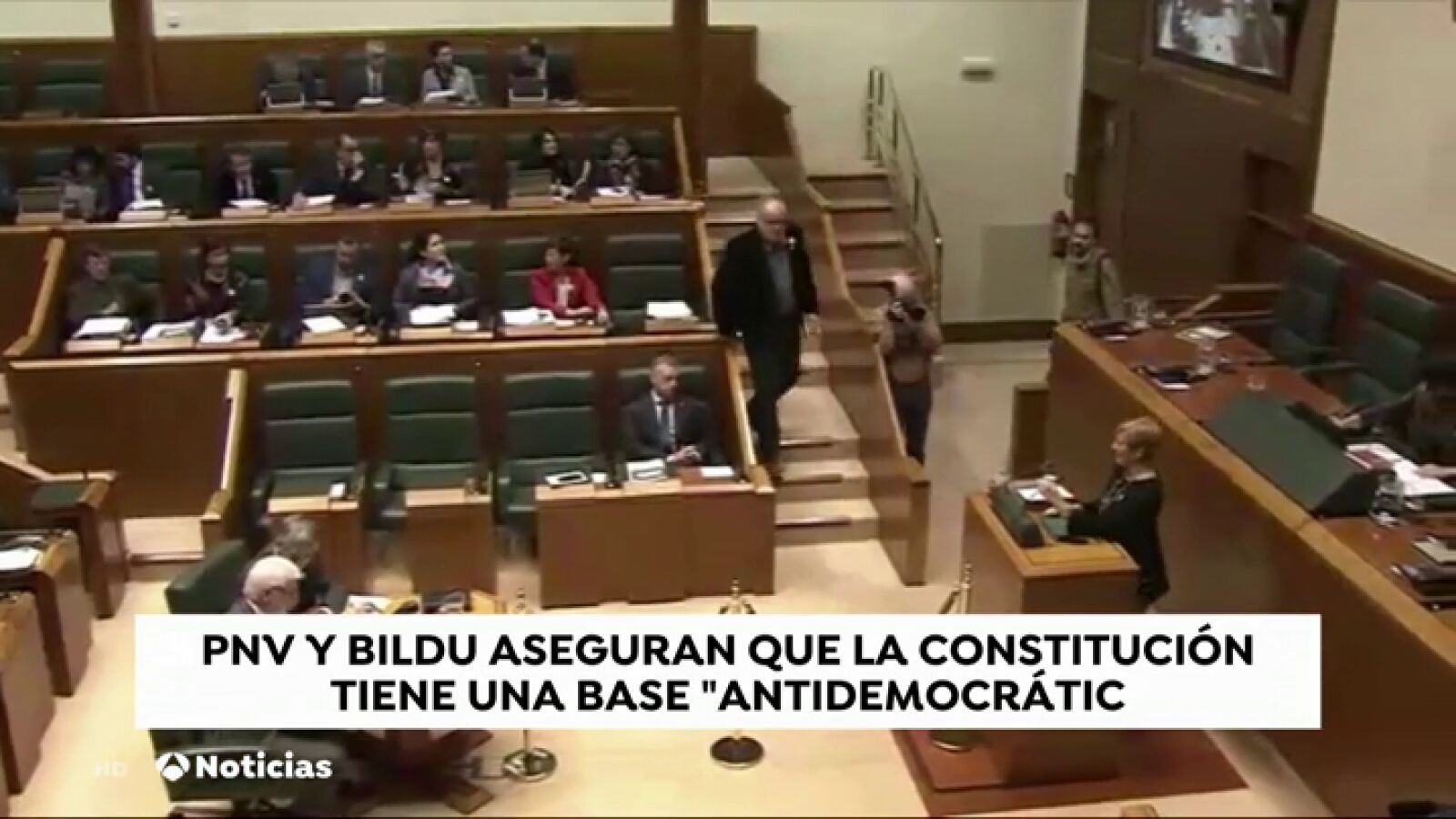 PNV y Bildu sacan adelante una moción que asegura que la Constitución tiene una 