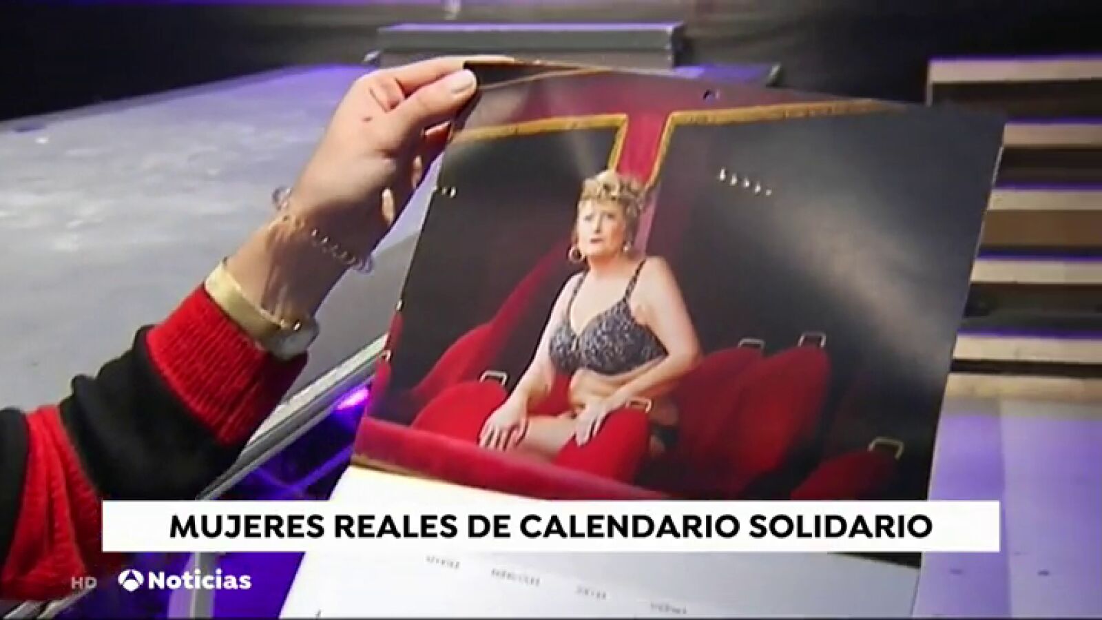Una corsetería de Valladolid convierte a sus clientas en las protagonistas de un calendario solidario