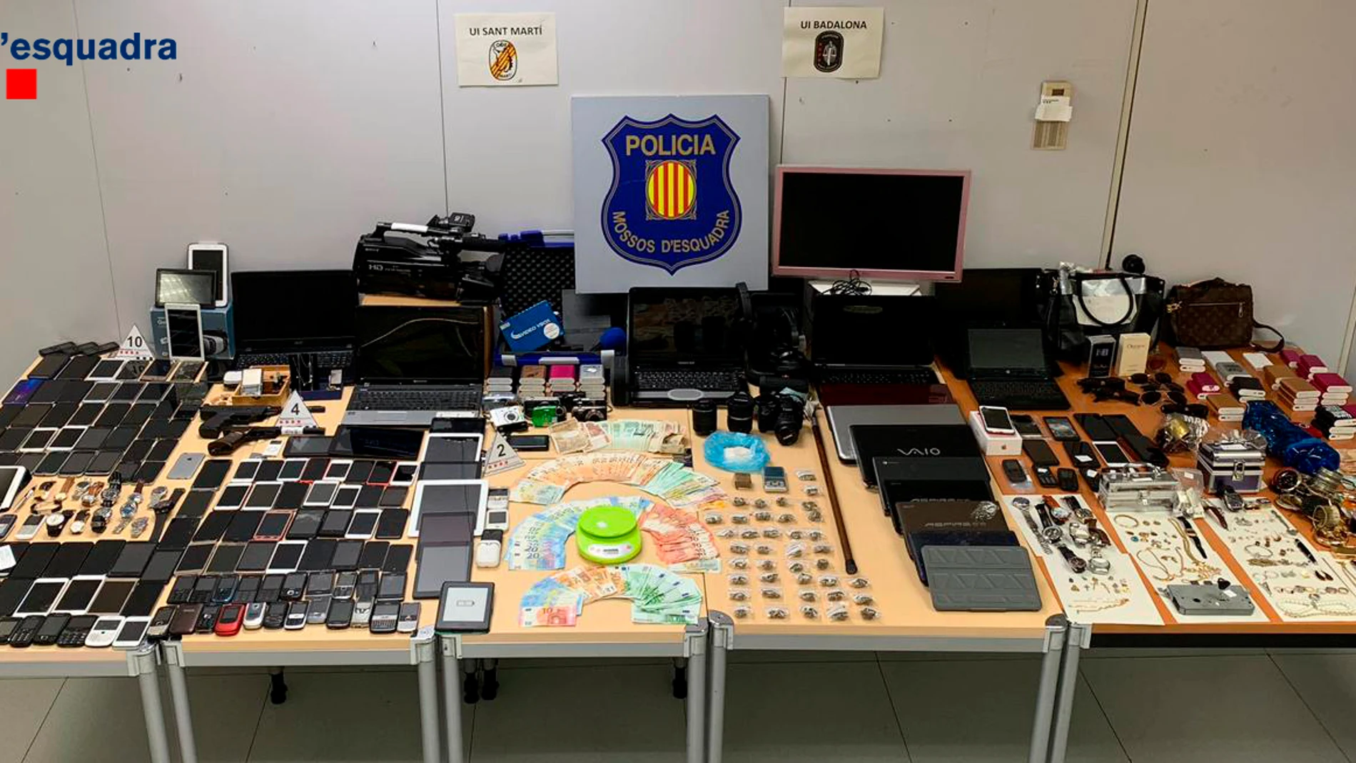 Desarticulada una banda que robaba viviendas en Barcelona Desarticulada una banda que robaba viviendas en Barcelona