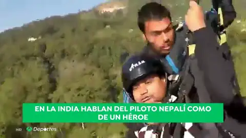 Trágica muerte de un instructor de parapente en pleno vuelo en la India: el pasajero lo grabó todo con su móvil Trágica muerte de un instructor de parapente en pleno vuelo en la India: el pasajero lo grabó todo con su móvil