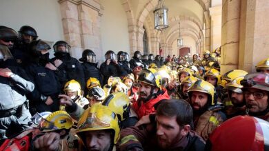 Cataluña vive este jueves otra jornada de protestas de médicos, sanitarios, profesores, estudiantes, bomberos y funcionarios de la Generalitat