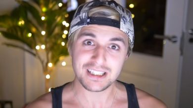 Absuelven al youtuber Dalas Review de abusar sexualmente de una menor