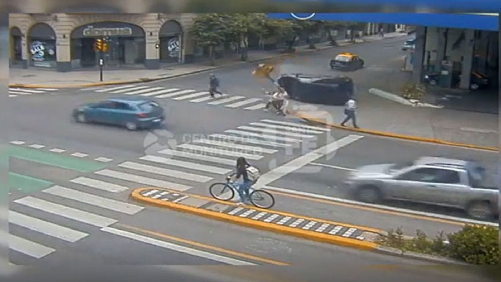 Aparatoso accidente en Rosario, Argentina