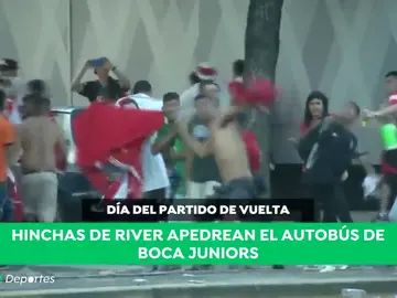 La cronología del esperpento de la final de la Copa Libertadores: Lluvia torrencial, euforia desmedida, un autobús apedreado, una madre detenida... La cronología del esperpento de la final de la Copa Libertadores: Lluvia torrencial, euforia desmedida, un autobús apedreado, una madre detenida...