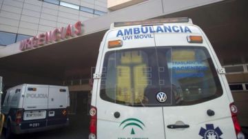 Imagen de archivo de una ambulancia en Andalucía.