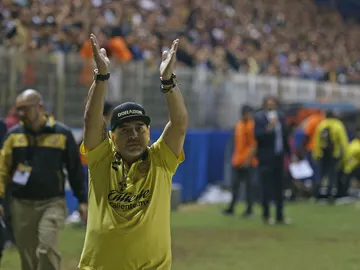 Maradona en un partido de los Dorados Maradona en un partido de los Dorados