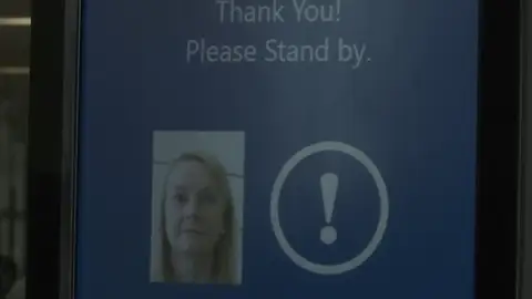 Implementan el reconocimiento facial en el aeropuerto de Atlanta Implementan el reconocimiento facial en el aeropuerto de Atlanta