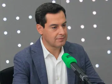 Juanma Moreno durante una entrevista en Onda Cero Juanma Moreno durante una entrevista en Onda Cero