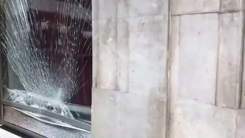 Alunizaje en la tienda de Gucci del Passeig de Gracia, en Barcelona Alunizaje en la tienda de Gucci del Passeig de Gracia, en Barcelona