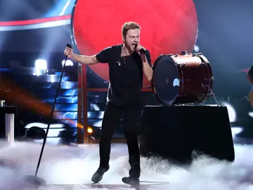 Actuación Jordi Coll Imagine Dragons Actuación Jordi Coll Imagine Dragons