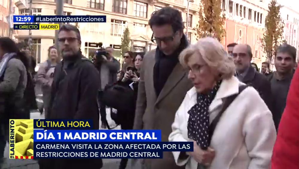 Manuela Carmena pasea por Madrid Central