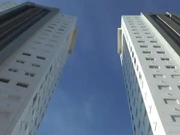 La Generalitat derribará dos rascacielos de Benidorm La Generalitat derribará dos rascacielos de Benidorm