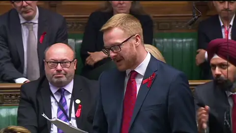 Un diputado laborista confiesa en el Parlamento ser VIH positivo para normalizar la enfermedad Un diputado laborista confiesa en el Parlamento ser VIH positivo para normalizar la enfermedad