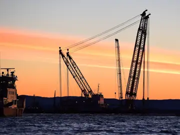 El buque grúa Rambiz detiene la operación de rescate de la fragata noruega 'KNM Helge Ingstad' cerca de Bergen El buque grúa Rambiz detiene la operación de rescate de la fragata noruega 'KNM Helge Ingstad' cerca de Bergen