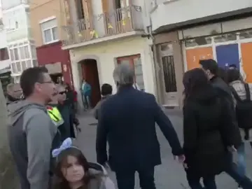 Arrimadas, increpada en las calles de Premià de Mar durante una visita Arrimadas, increpada en las calles de Premià de Mar durante una visita