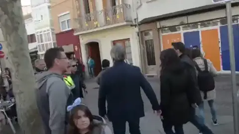 Arrimadas, increpada en las calles de Premià de Mar durante una visita Arrimadas, increpada en las calles de Premià de Mar durante una visita