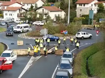 Los 'chalecos amarillos' franceses cortan la frontera de Biriatou Los 'chalecos amarillos' franceses cortan la frontera de Biriatou