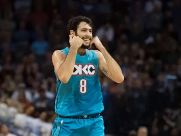 Álex Abrines celebra una canasta con los Thunder Álex Abrines celebra una canasta con los Thunder