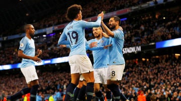 Los jugadores del Manchester City celebran un gol