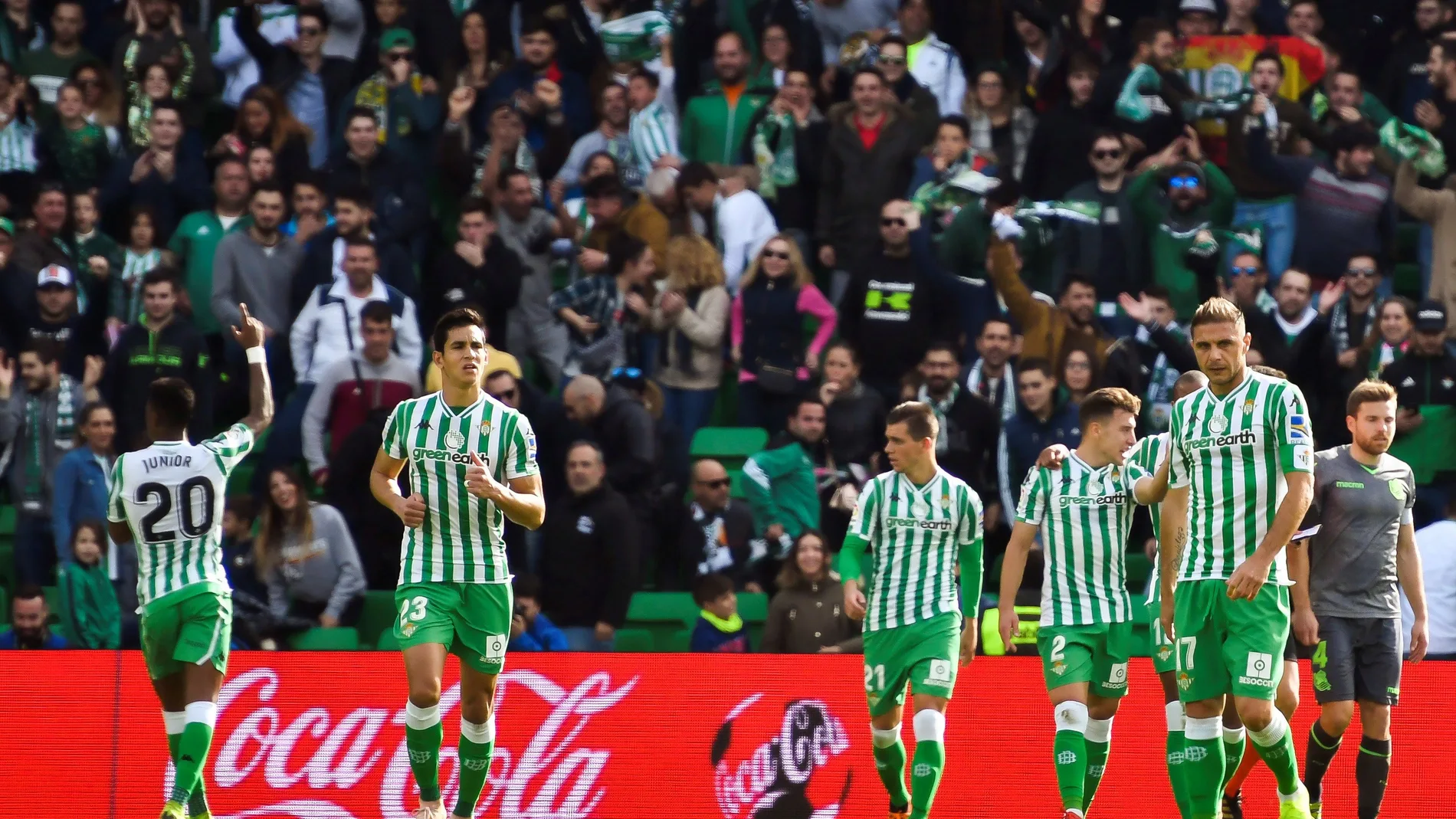 Junior Firpo celebra su gol ante la Real Sociedad Junior Firpo celebra su gol ante la Real Sociedad