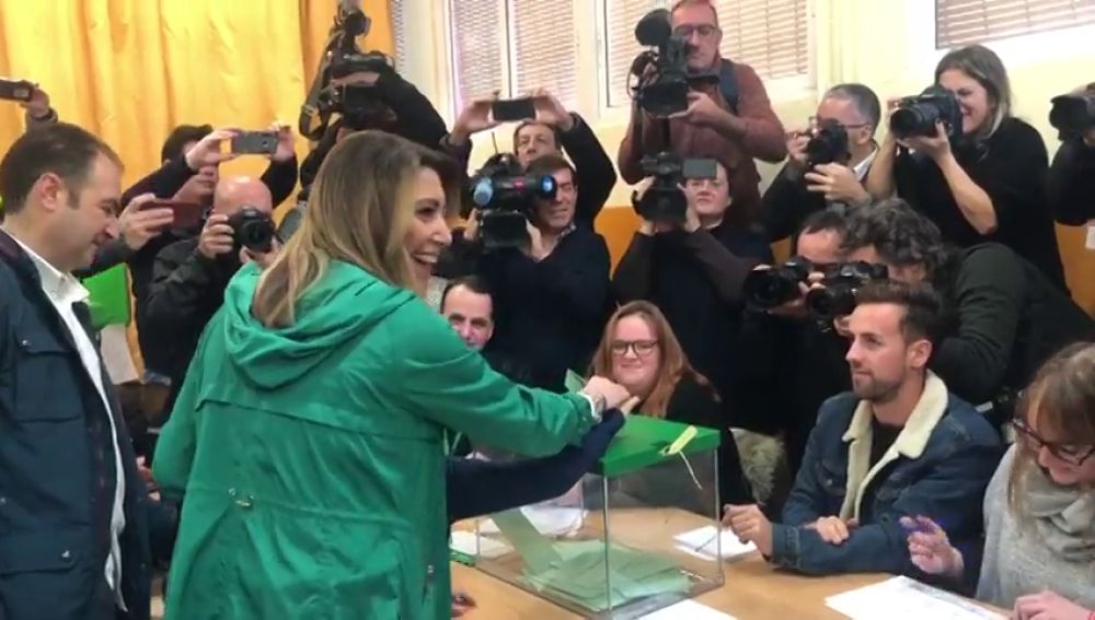 Susana Díaz vota en Sevilla