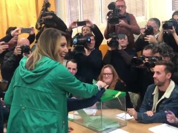 Susana Díaz vota en Sevilla 