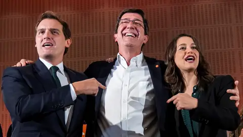 El candidato a la presidencia de la Junta por Ciudadanos, Juan Marín, junto a Rivera y Arrimadas El candidato a la presidencia de la Junta por Ciudadanos, Juan Marín, junto a Rivera y Arrimadas