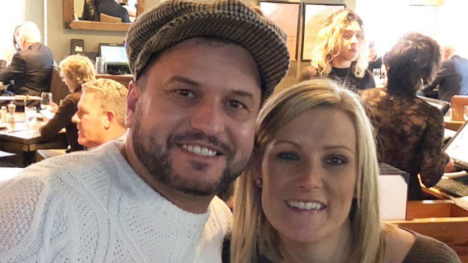 Encuentran a la pareja que perdió su anillo de compromiso en una alcantarilla de Times Square
