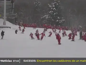 Papás Noeles esquiando en Maine Papás Noeles esquiando en Maine