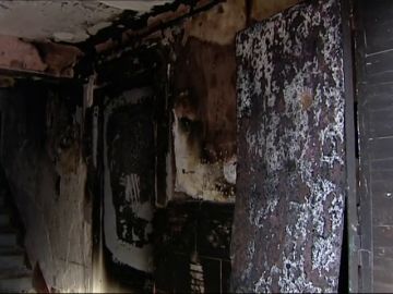 Una madre arroja a sus hijos por la ventana para salvarnos de un incendio en Sevilla Una madre arroja a sus hijos por la ventana para salvarnos de un incendio en Sevilla