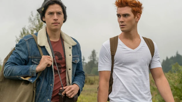 Cole Sprouse y KJ Apa en 'Riverdale' Cole Sprouse y KJ Apa en 'Riverdale'