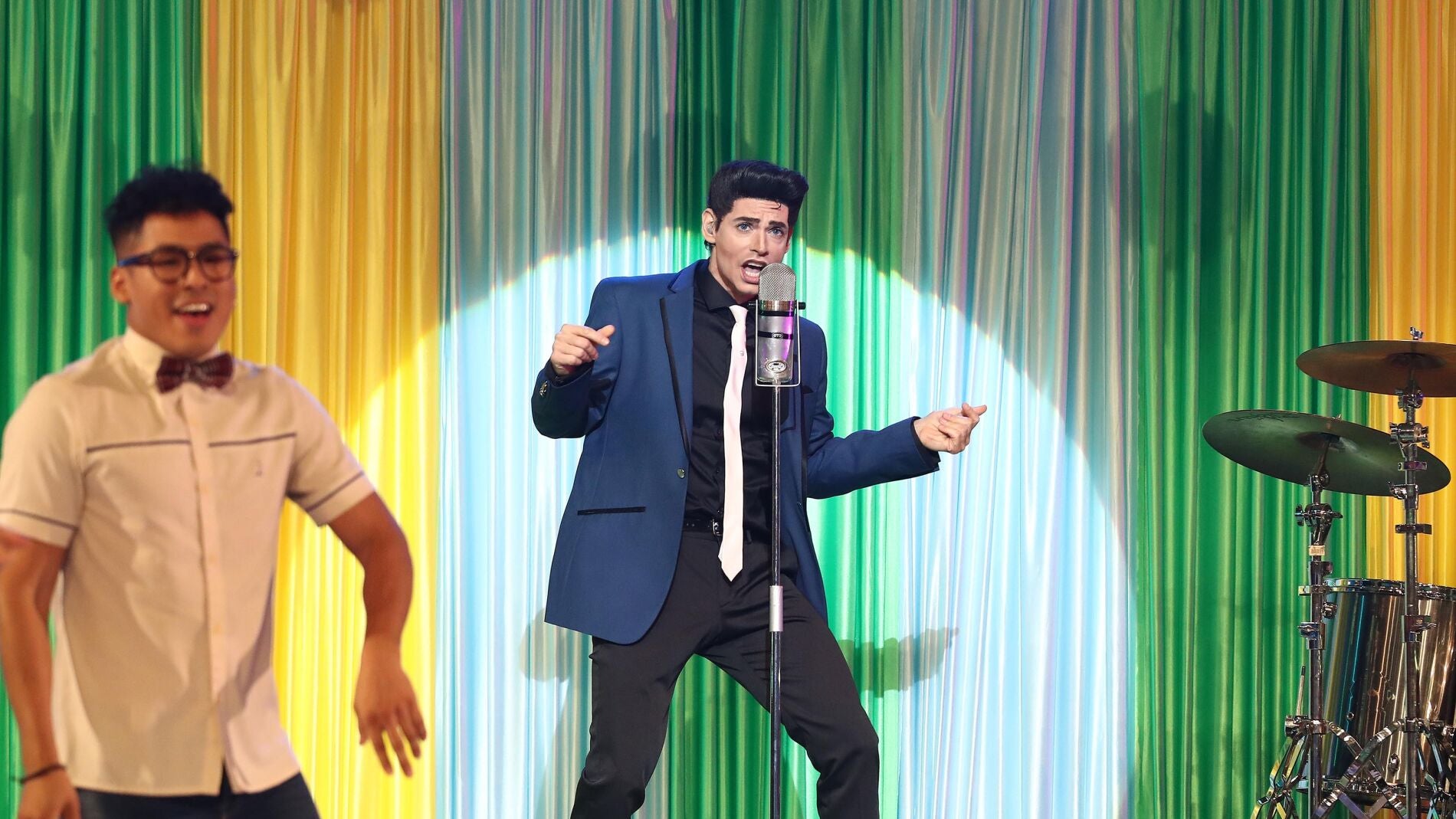 Carlos Baute llena el plat&oacute; de ritmo como Zac Efron