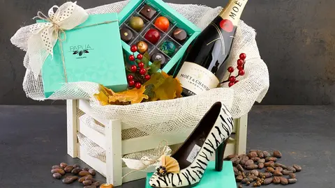 Te decimos lo que va a llevar tu cesta de Navidad. Tenemos poderes.