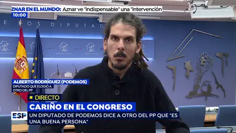 La conversación entre el diputado de Podemos y del PP tras la emotiva despedida: "Nunca me prejuzgó por mi apariencia" La conversación entre el diputado de Podemos y del PP tras la emotiva despedida: "Nunca me prejuzgó por mi apariencia"