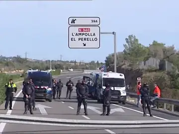 Temor entre policías y guardias civiles a pasar las navidades desplegados en Cataluña Temor entre policías y guardias civiles a pasar las navidades desplegados en Cataluña
