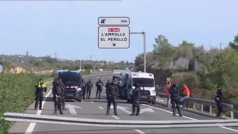 Temor entre policías y guardias civiles a pasar las navidades desplegados en Cataluña Temor entre policías y guardias civiles a pasar las navidades desplegados en Cataluña