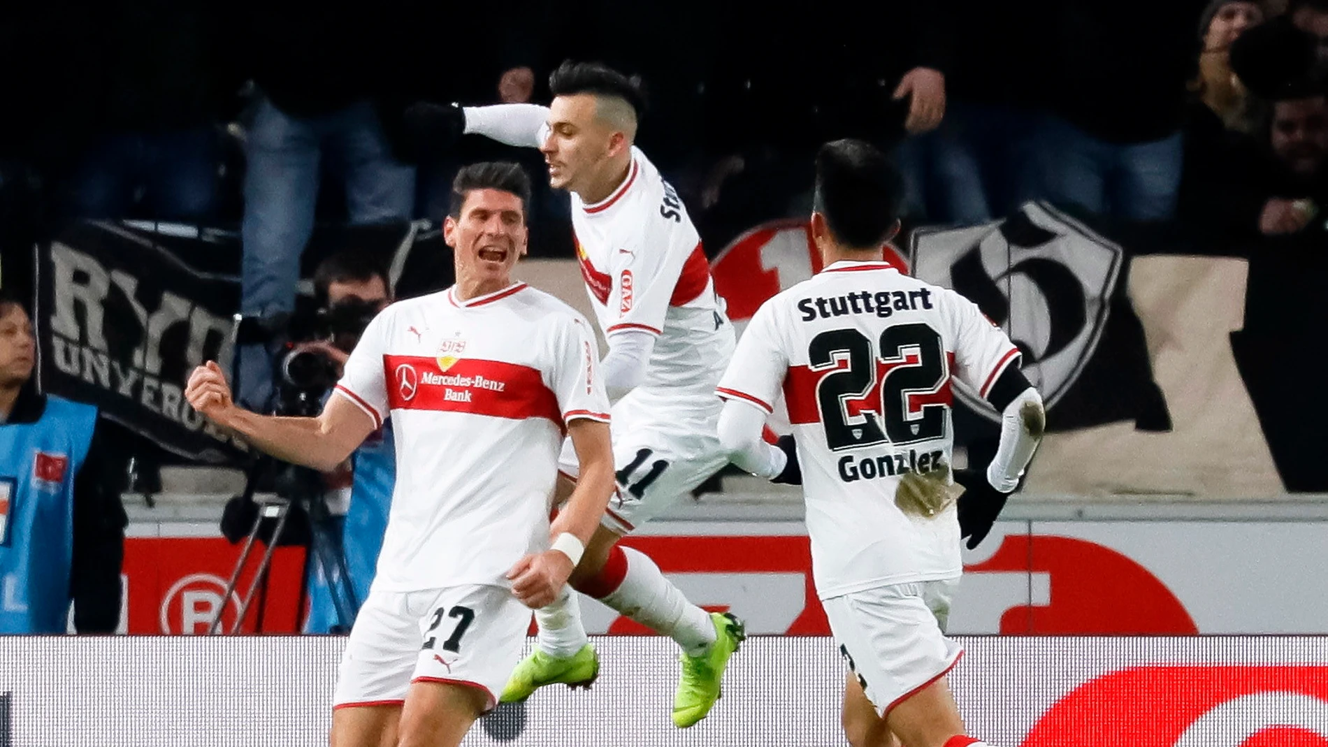 Mario Gómez celebra un gol en el Stuttgart vs Hertha Mario Gómez celebra un gol en el Stuttgart vs Hertha