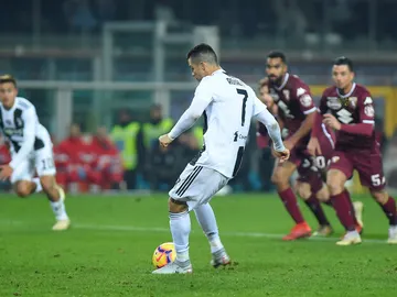 Cristiano Ronaldo anota de penalti ante el Torino Cristiano Ronaldo anota de penalti ante el Torino