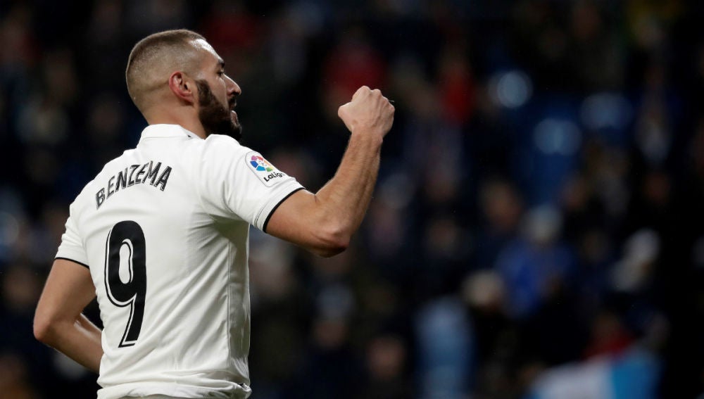 Benzema celebra un gol
